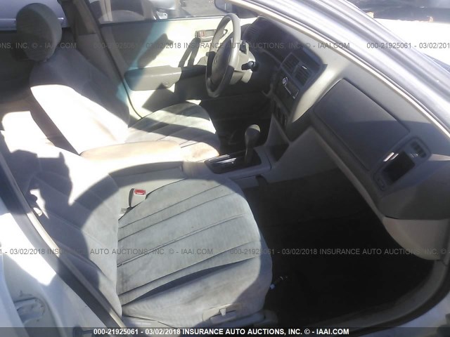 4T1BF18B1WU258110 - 1998 TOYOTA AVALON XL/XLS WHITE photo 5