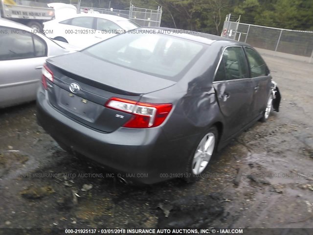 4T1BF1FK3EU412642 - 2014 TOYOTA CAMRY L/SE/LE/XLE 灰色 照片 4