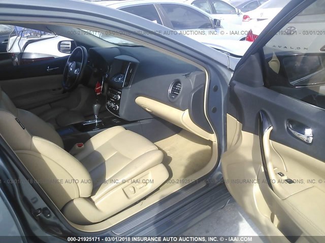 1N4AA5APXAC831585 - 2010 NISSAN MAXIMA S/SV GRAY photo 5