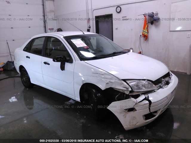 1FAFP34N35W283887 - 2005 FORD FOCUS ZX4 WHITE photo 1