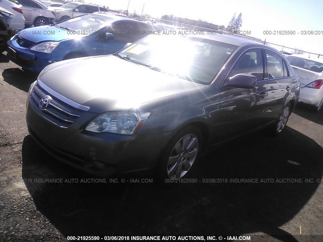 4T1BK36B05U058845 - 2005 TOYOTA AVALON XL/XLS/TOURING/LIMITED GRAY photo 2