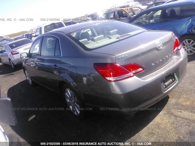 4T1BK36B05U058845 - 2005 TOYOTA AVALON XL/XLS/TOURING/LIMITED GRAY photo 3