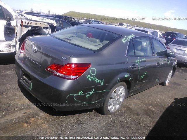 4T1BK36B05U058845 - 2005 TOYOTA AVALON XL/XLS/TOURING/LIMITED GRAY photo 4