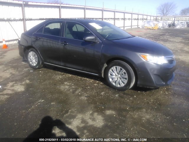 4T1BF1FK1CU131100 - 2012 TOYOTA CAMRY SE/LE/XLE GRAY photo 1