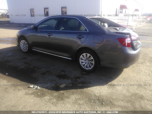 4T1BF1FK1CU131100 - 2012 TOYOTA CAMRY SE/LE/XLE Серый фото 3