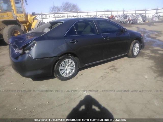 4T1BF1FK1CU131100 - 2012 TOYOTA CAMRY SE/LE/XLE Серый фото 4