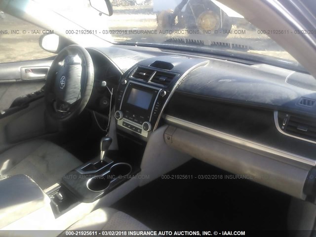 4T1BF1FK1CU131100 - 2012 TOYOTA CAMRY SE/LE/XLE Серый фото 5