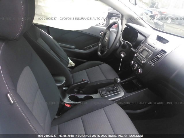 KNAFX4A61E5064328 - 2014 KIA FORTE LX WHITE photo 5