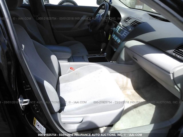 4T1BF3EKXBU130734 - 2011 TOYOTA CAMRY SE/LE/XLE BLACK photo 5