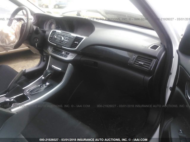 1HGCR2F54FA218870 - 2015 HONDA ACCORD SPORT 白色 照片 5