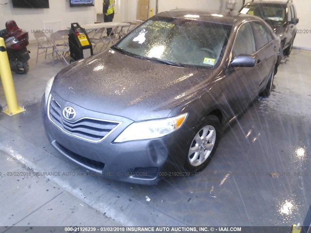 4T4BF3EK9BR179137 - 2011 TOYOTA CAMRY SE/LE/XLE 灰色 照片 2