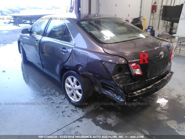 4T4BF3EK9BR179137 - 2011 TOYOTA CAMRY SE/LE/XLE 灰色 照片 3