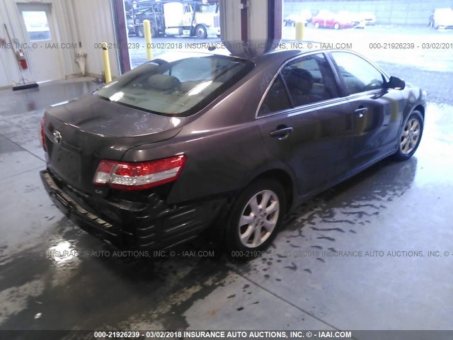 4T4BF3EK9BR179137 - 2011 TOYOTA CAMRY SE/LE/XLE 灰色 照片 4
