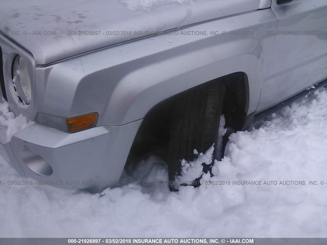 1J8FF28W37D325735 - 2007 JEEP PATRIOT SPORT SILVER photo 6