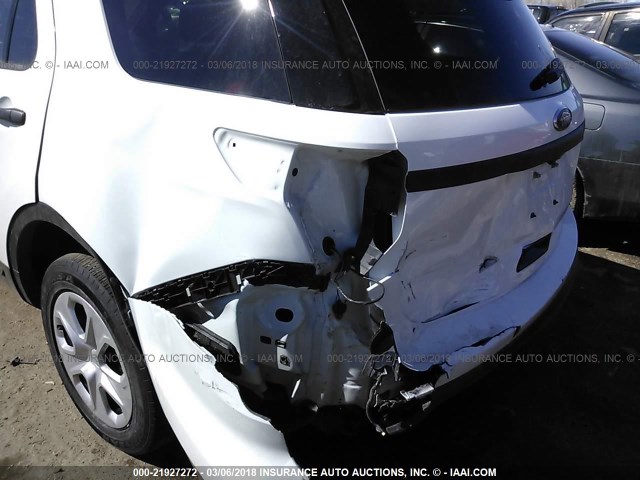 1FM5K8ATXHGC35432 - 2017 FORD EXPLORER POLICE INTERCEPTOR WHITE photo 6