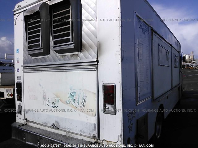 1GDKP32W2K3502397 - 1989 GMC FORWARD CONTROL CHASSIS P3500 WHITE photo 4