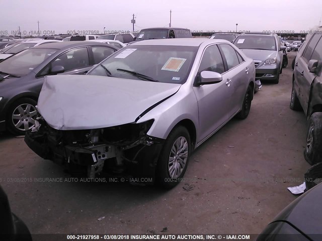 4T4BF1FK6ER360106 - 2014 TOYOTA CAMRY L/SE/LE/XLE SILVER photo 2