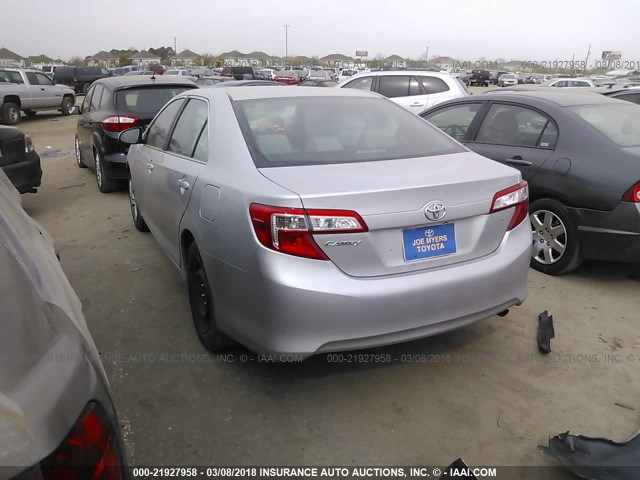 4T4BF1FK6ER360106 - 2014 TOYOTA CAMRY L/SE/LE/XLE SILVER photo 3