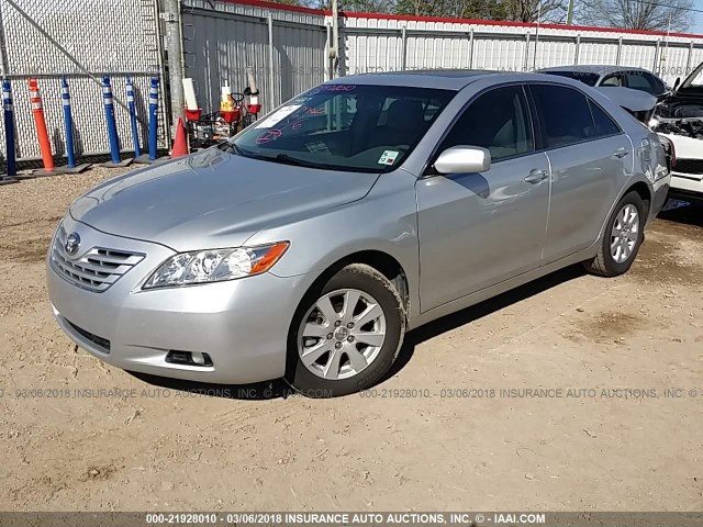 4T1BK46K57U556807 - 2007 TOYOTA CAMRY NEW GENERAT LE/XLE/SE SILVER photo 2