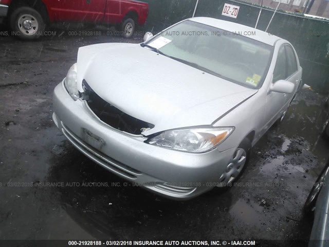 4T1BE32K03U643368 - 2003 TOYOTA CAMRY LE/XLE/SE SILVER photo 2