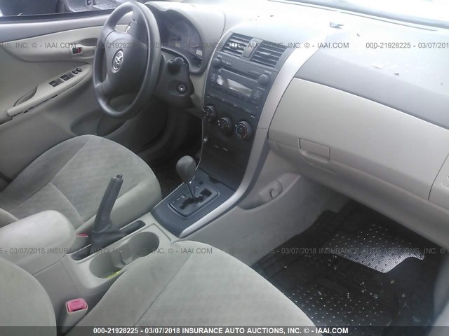 JTDBL40E49J040897 - 2009 TOYOTA COROLLA LE/XLE WHITE photo 5