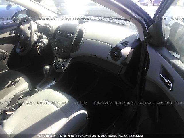 1G1JA5SH5D4247099 - 2013 CHEVROLET SONIC LS 黑色 照片 5