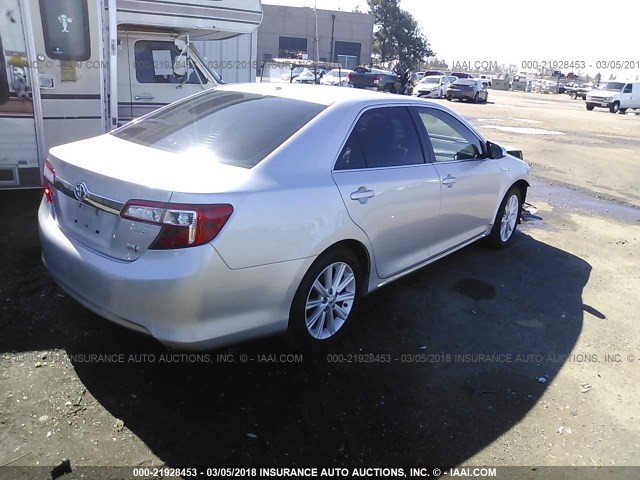 4T1BD1FK4EU136610 - 2014 TOYOTA CAMRY HYBRID/LE/XLE 银色 照片 4