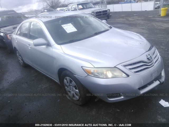 4T4BF3EKXAR056459 - 2010 TOYOTA CAMRY SE/LE/XLE SILVER photo 1