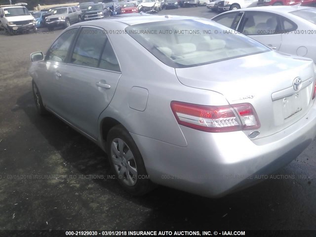 4T4BF3EKXAR056459 - 2010 TOYOTA CAMRY SE/LE/XLE SILVER photo 3