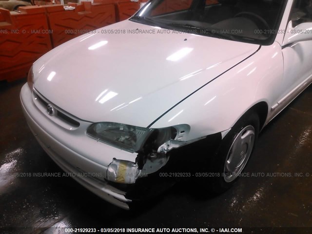 1NXBR18EXWZ055475 - 1998 TOYOTA COROLLA VE/CE/LE 白色 照片 6