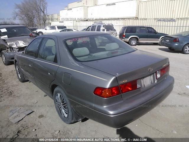 JT2BG22K1Y0434477 - 2000 TOYOTA CAMRY CE/LE/XLE GRAY photo 3