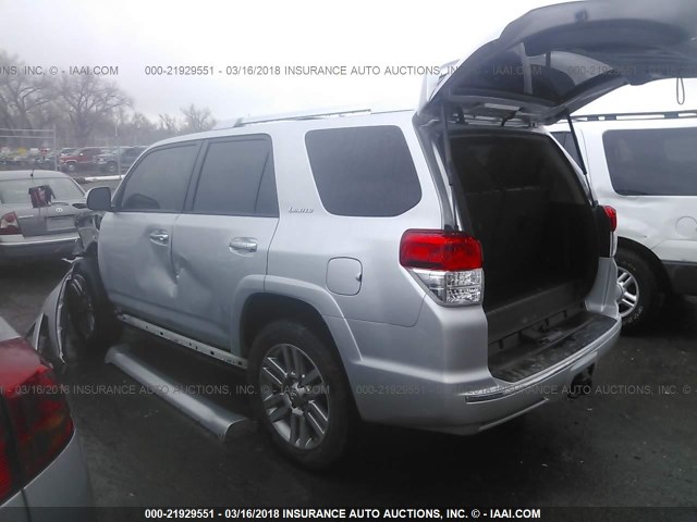 JTEBU5JR9D5144240 - 2013 TOYOTA 4RUNNER SR5/LIMITED/TRAIL SILVER photo 3