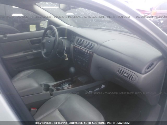 1FAFP56U26A121036 - 2006 FORD TAURUS SEL ვერცხლისფერი ფოტო 5