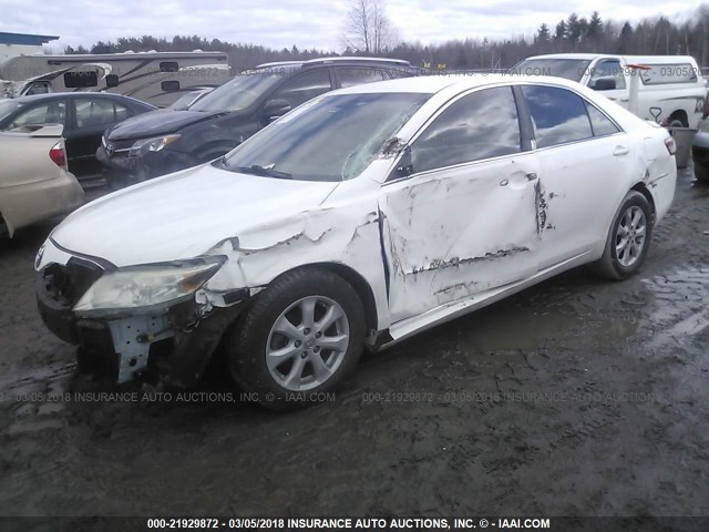 4T1BF3EK8AU580218 - 2010 TOYOTA CAMRY SE/LE/XLE Ақ фото 2