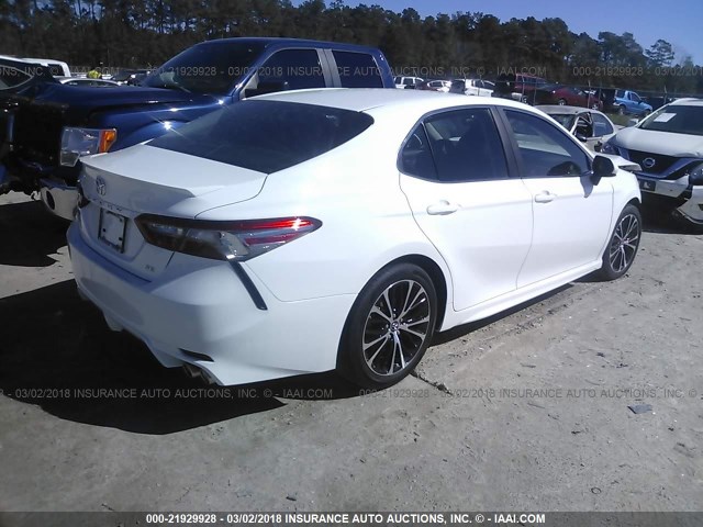 4T1B11HK7JU575512 - 2018 TOYOTA CAMRY L/LE/XLE/SE/XSE WHITE photo 4