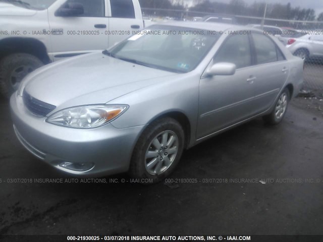 4T1BE32K34U366412 - 2004 TOYOTA CAMRY LE/XLE/SE ვერცხლისფერი ფოტო 2