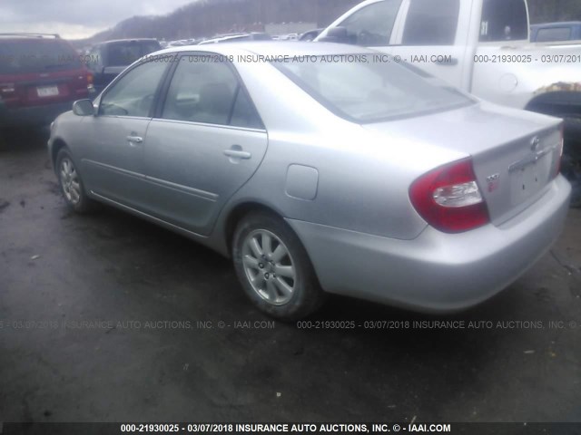 4T1BE32K34U366412 - 2004 TOYOTA CAMRY LE/XLE/SE ვერცხლისფერი ფოტო 3
