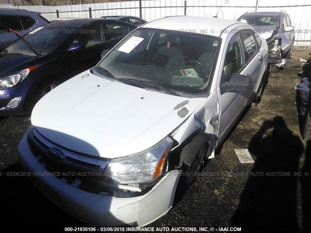 1FAHP35N38W298398 - 2008 FORD FOCUS SE/SEL/SES WHITE photo 2