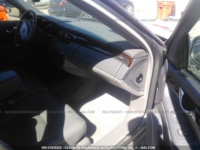 1G6KE54Y54U200946 - 2004 CADILLAC DEVILLE DHS GRAY photo 5