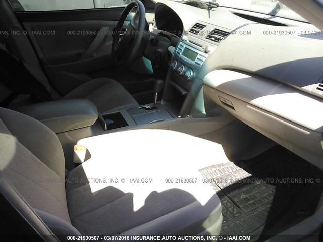 4T4BF3EK5BR151481 - 2011 TOYOTA CAMRY SE/LE/XLE Черный фото 5