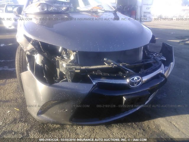 4T1BF1FK3FU887452 - 2015 TOYOTA CAMRY LE/XLE/SE/XSE GRAY photo 6