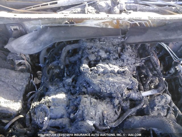 5TFRW5F1XHX220588 - 2017 TOYOTA TUNDRA DOUBLE CAB SR/SR5 WHITE photo 10