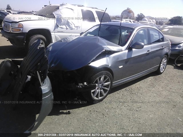 WBAPH7G54BNN02627 - 2011 BMW 328 I GRAY photo 2