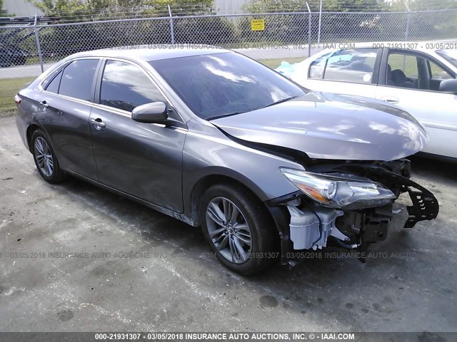 4T1BF1FK8FU975204 - 2015 TOYOTA CAMRY LE/XLE/SE/XSE GRAY photo 1