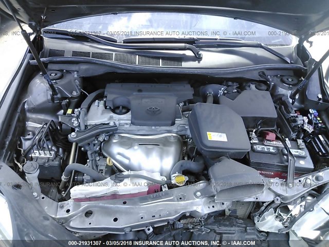 4T1BF1FK8FU975204 - 2015 TOYOTA CAMRY LE/XLE/SE/XSE ნაცრისფერი ფოტო 10