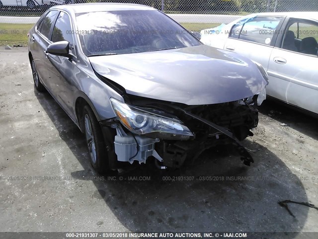 4T1BF1FK8FU975204 - 2015 TOYOTA CAMRY LE/XLE/SE/XSE ნაცრისფერი ფოტო 6