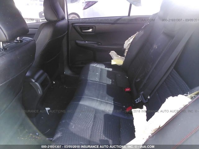 4T1BF1FK8FU975204 - 2015 TOYOTA CAMRY LE/XLE/SE/XSE ნაცრისფერი ფოტო 8