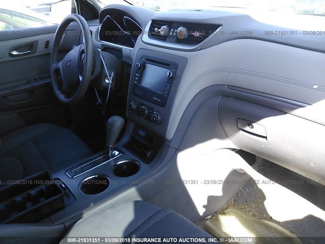 1GNKRFED2DJ236525 - 2013 CHEVROLET TRAVERSE LS GRAY photo 5