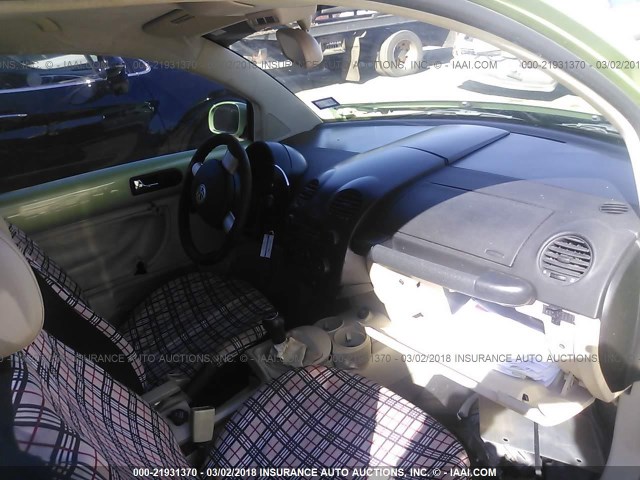 3VWBK21C74M403514 - 2004 VOLKSWAGEN NEW BEETLE GL 绿色 照片 5