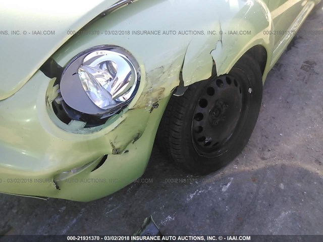 3VWBK21C74M403514 - 2004 VOLKSWAGEN NEW BEETLE GL 绿色 照片 6